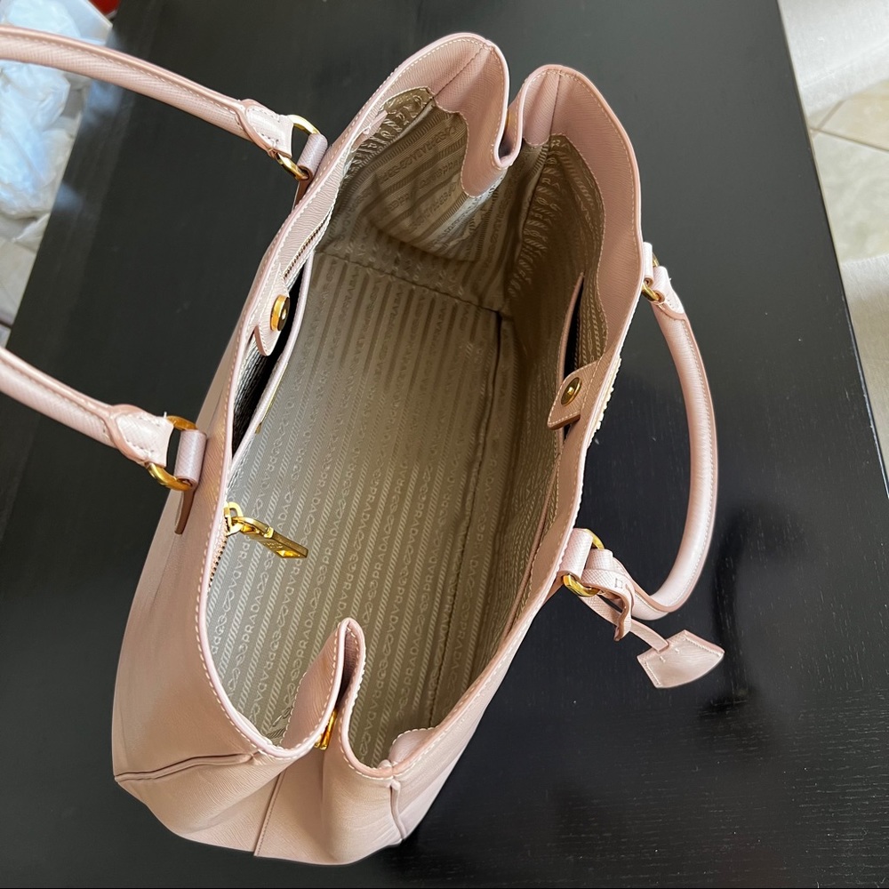 PRADA GALLERIA Saffiano Large bag in powder pink (SOLD) - Picture 7 of 12